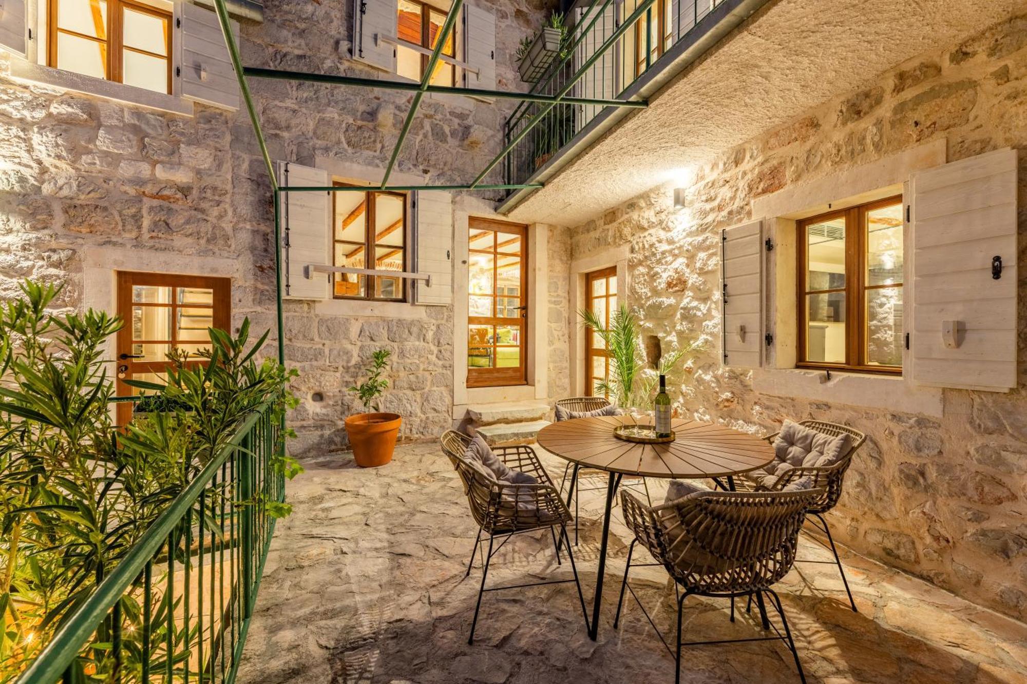 Dvor Pitve Villas Jelsa  Extérieur photo