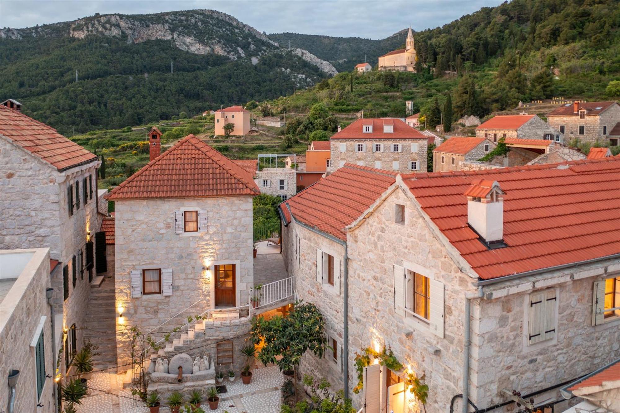 Dvor Pitve Villas Jelsa  Extérieur photo