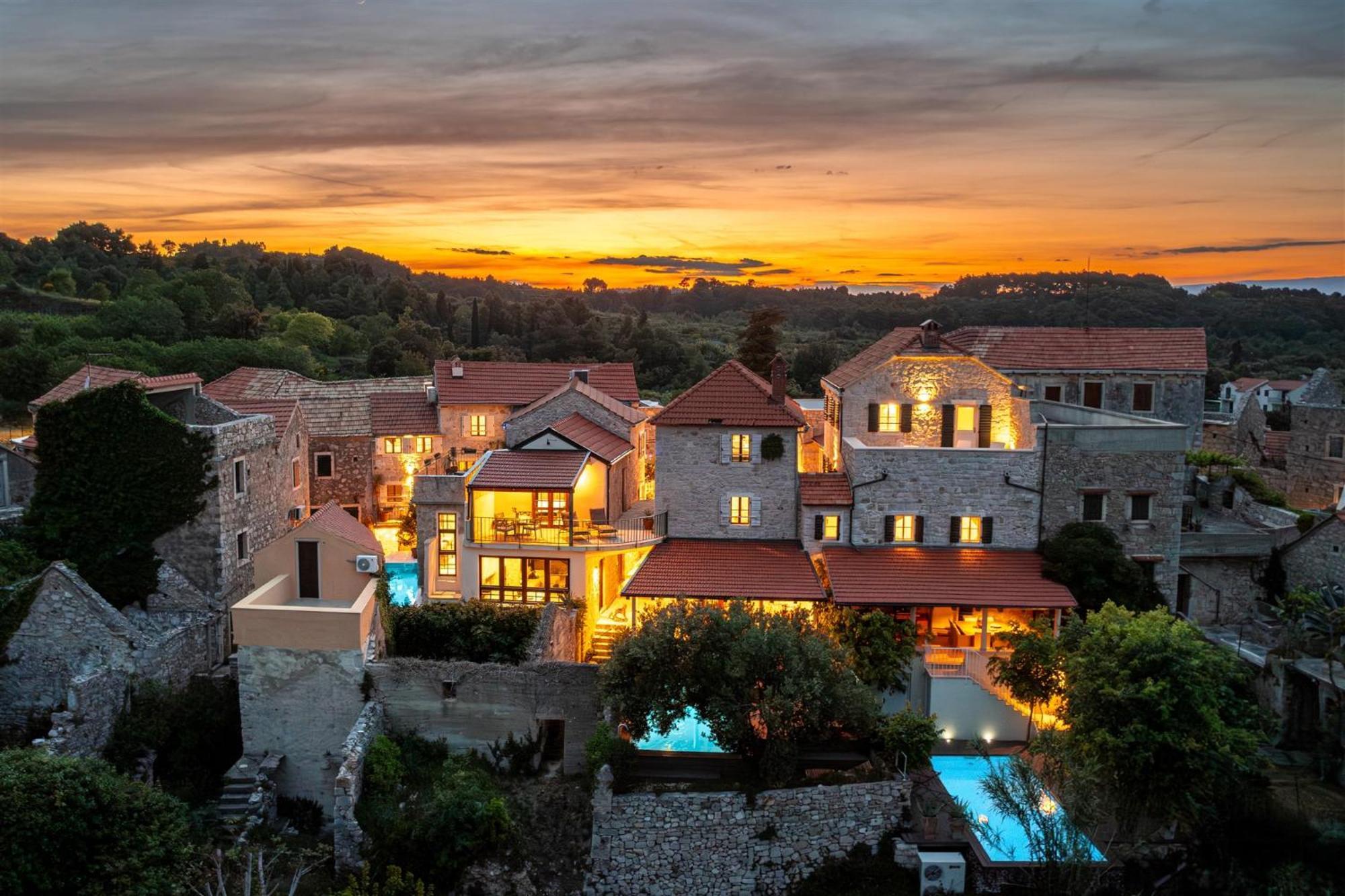 Dvor Pitve Villas Jelsa  Extérieur photo