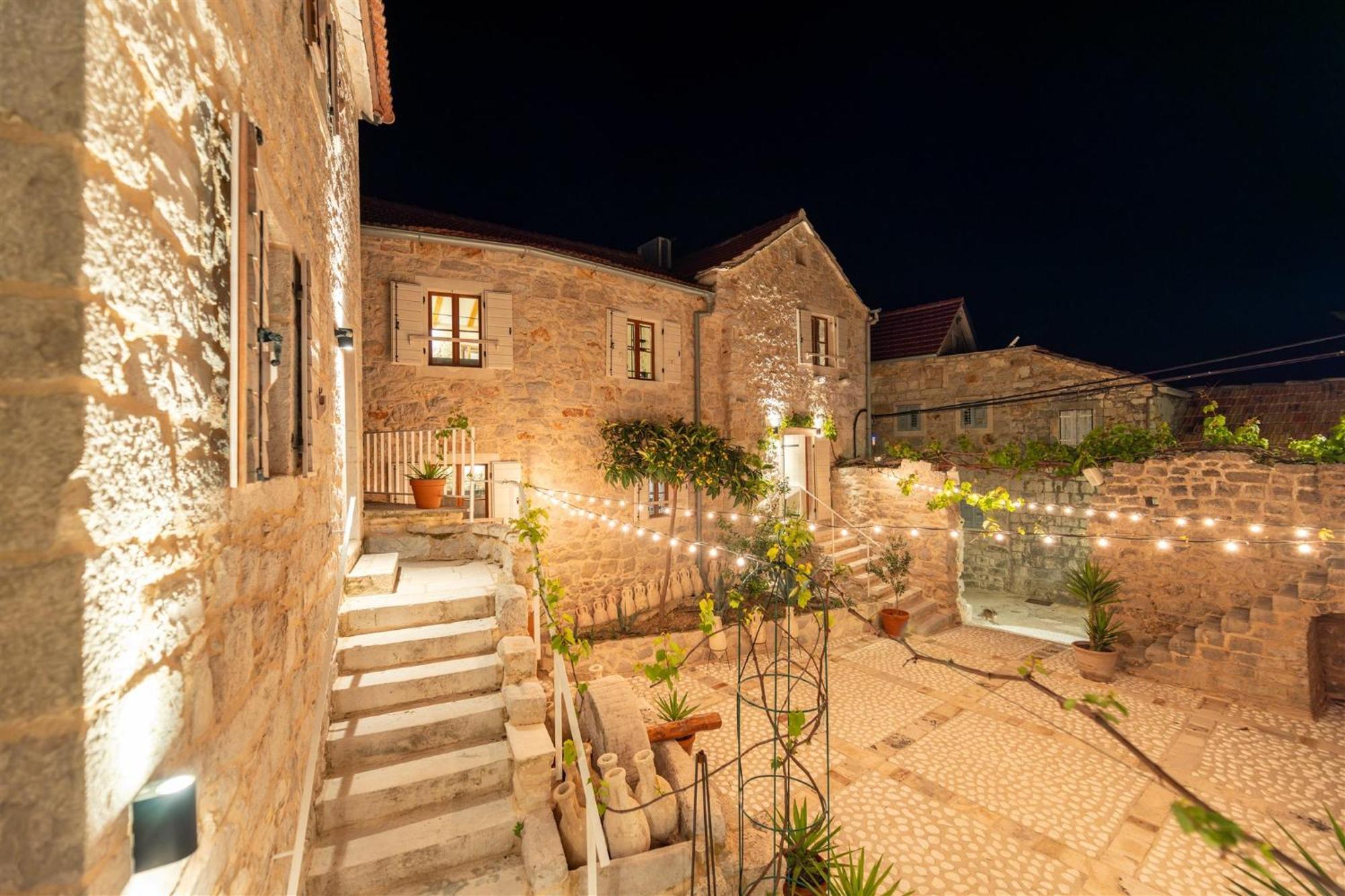 Dvor Pitve Villas Jelsa  Extérieur photo