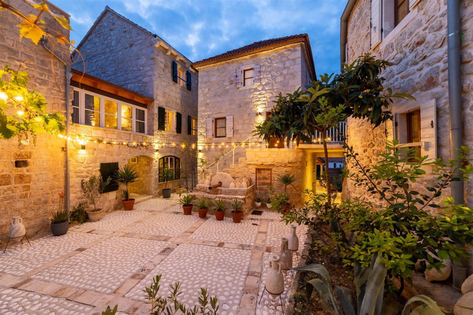 Dvor Pitve Villas Jelsa  Extérieur photo